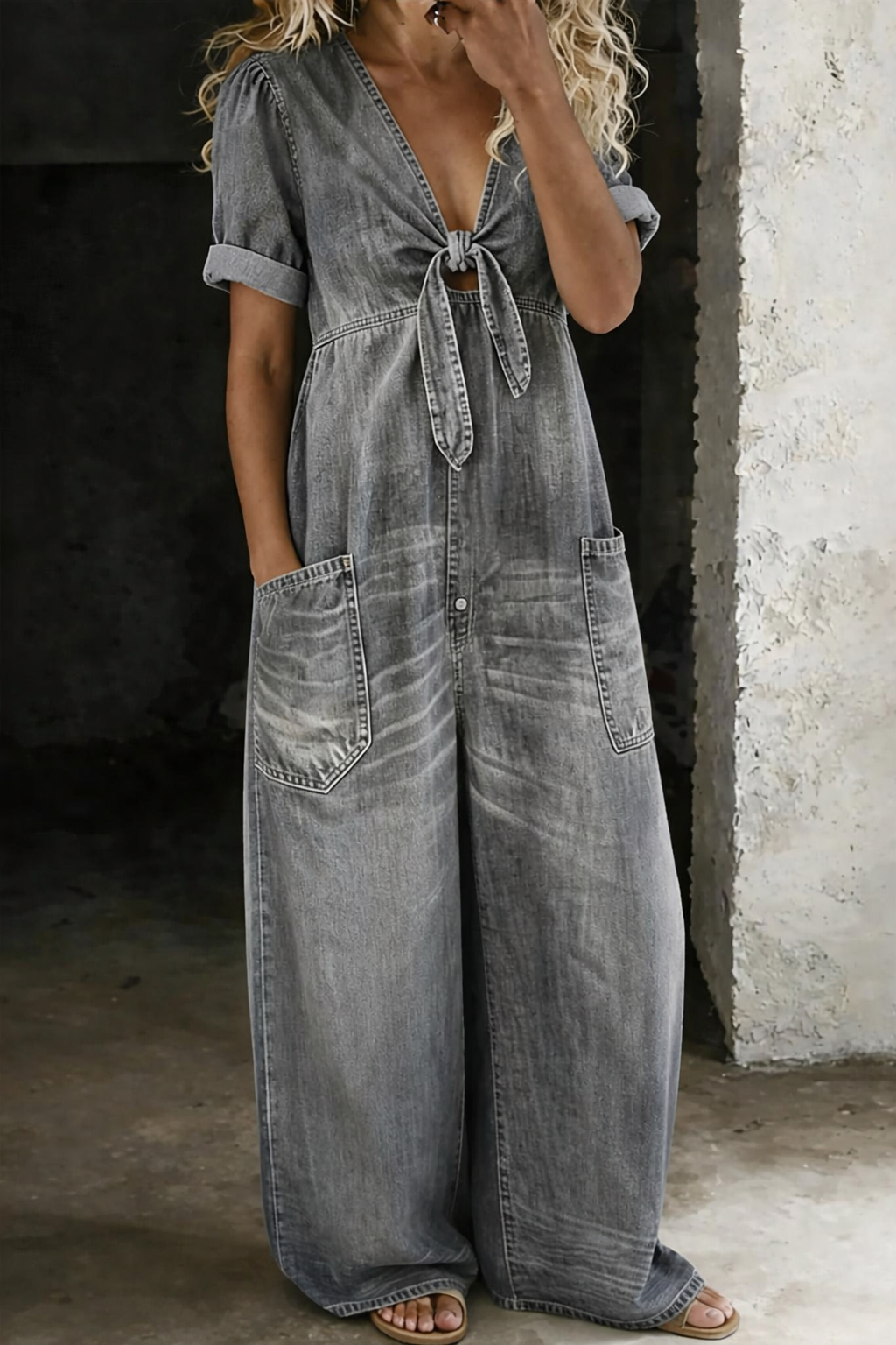 Bennett and Family Maya denim wide-leg jumpsuit, stylish pantalon with a relaxed fit and wide-leg silhouette, in denim fabric.